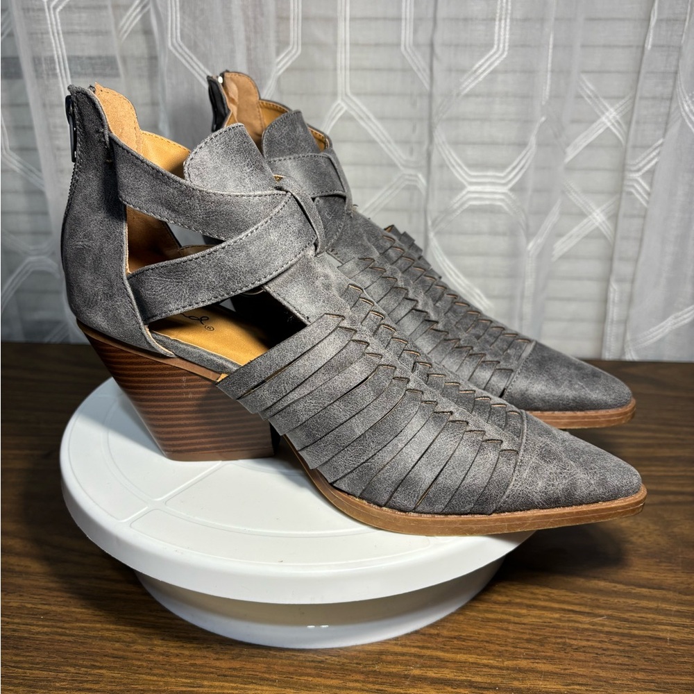 Qupid Milky Way double buckle ankle booties Size 8 Gray pointed toe 3” heel
